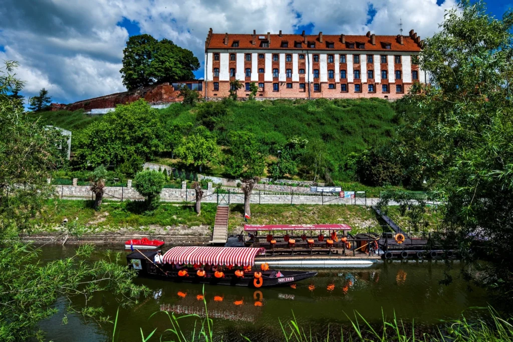zamek gniew hotel tekst