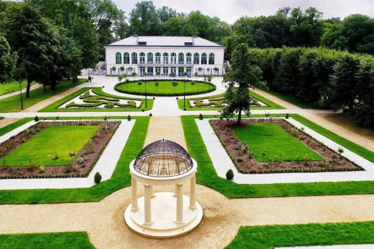 Dwory i Pałace Mazowsza: 9 Historycznych Pereł na Wyjątkowy Weekend